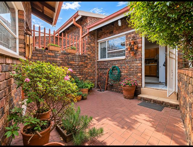 2 BEDROOM TOWNHOUSE FOR SALE IN THREE RIVERS